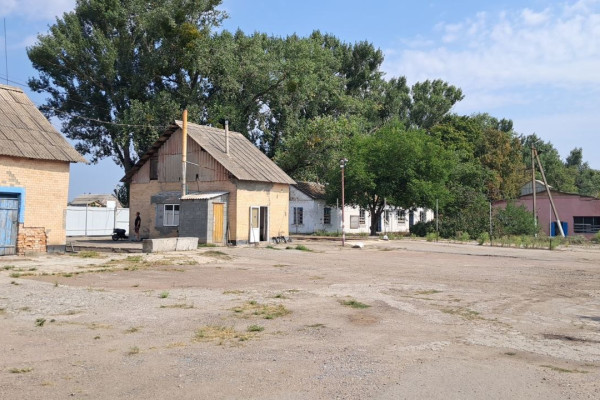 Майновий комплекс 10 га з елеватором на 19 000 тон зерна в Київській області 